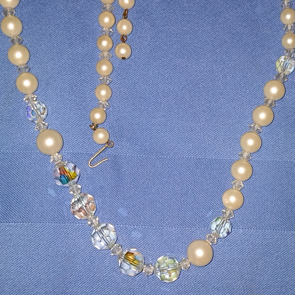 Vintage glass and pearls necklace